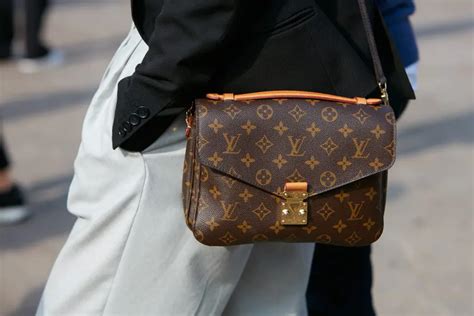 louis vuitton crossbody bag white|louis vuitton crossbody wallet.